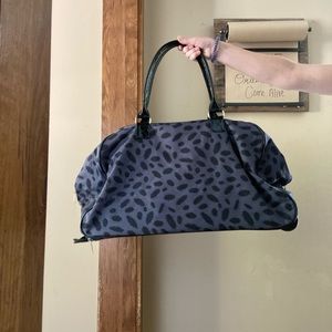 Oversized weekender bag with luggage wheels